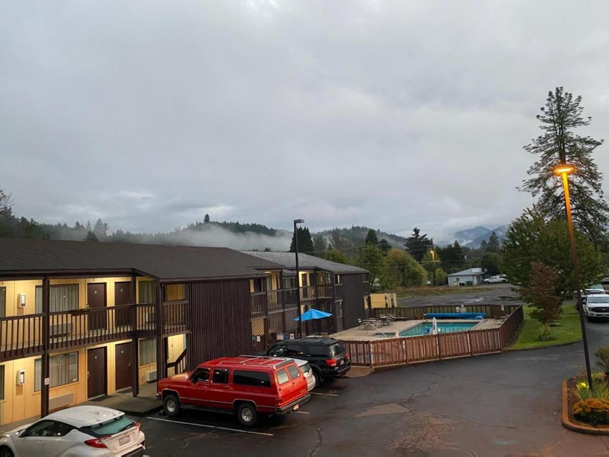 Oakridge Inn & Suites Eksteriør billede