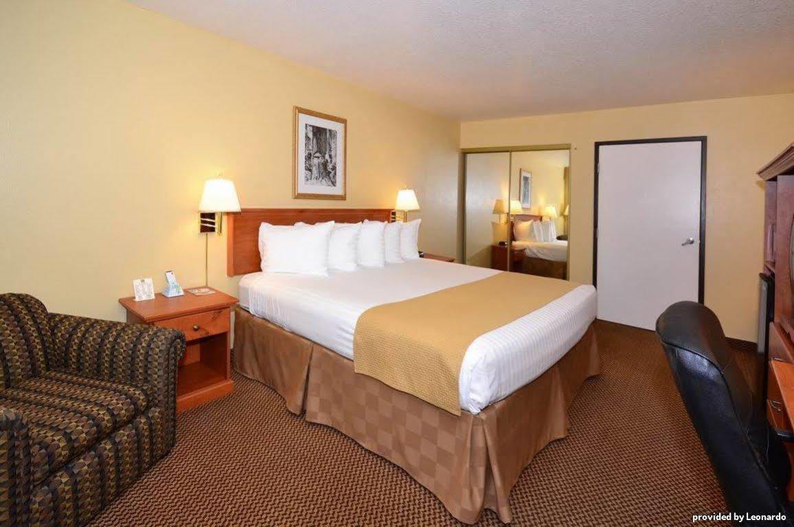 Oakridge Inn & Suites Værelse billede