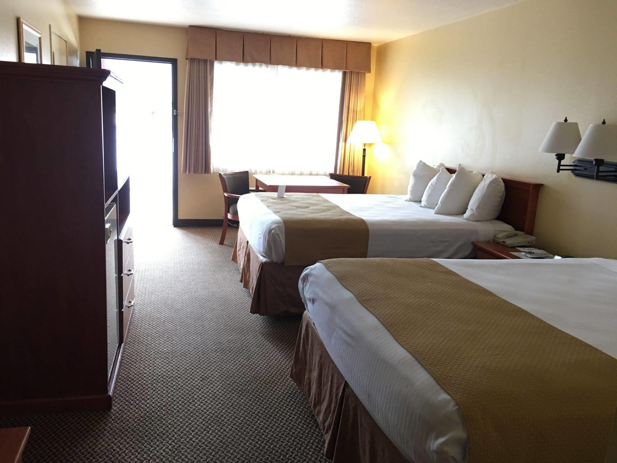 Oakridge Inn & Suites Eksteriør billede