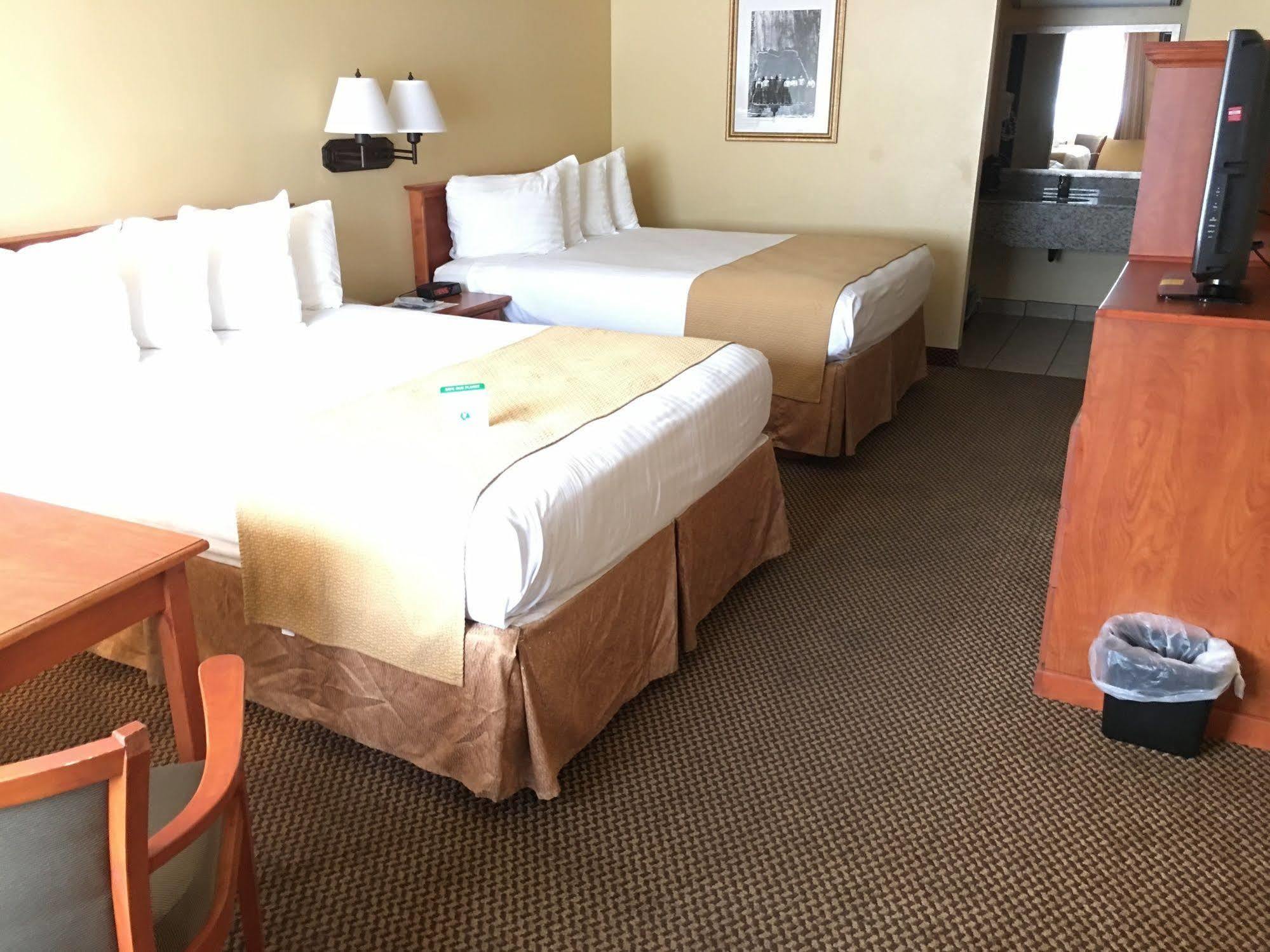 Oakridge Inn & Suites Eksteriør billede